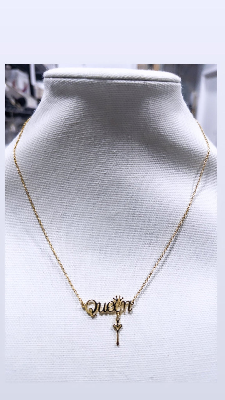 The Queen pendant Necklace - Trufacebygrace