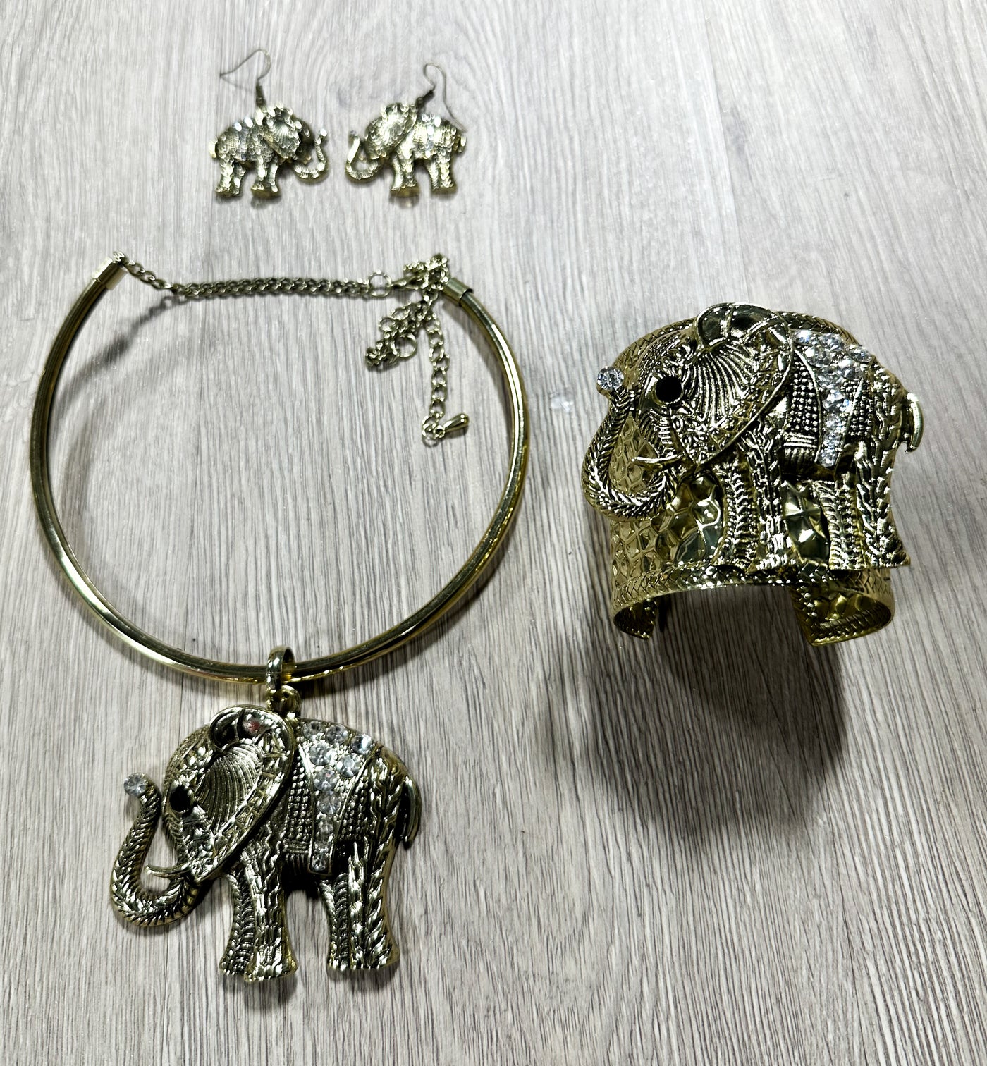 Elephant statement necklace set