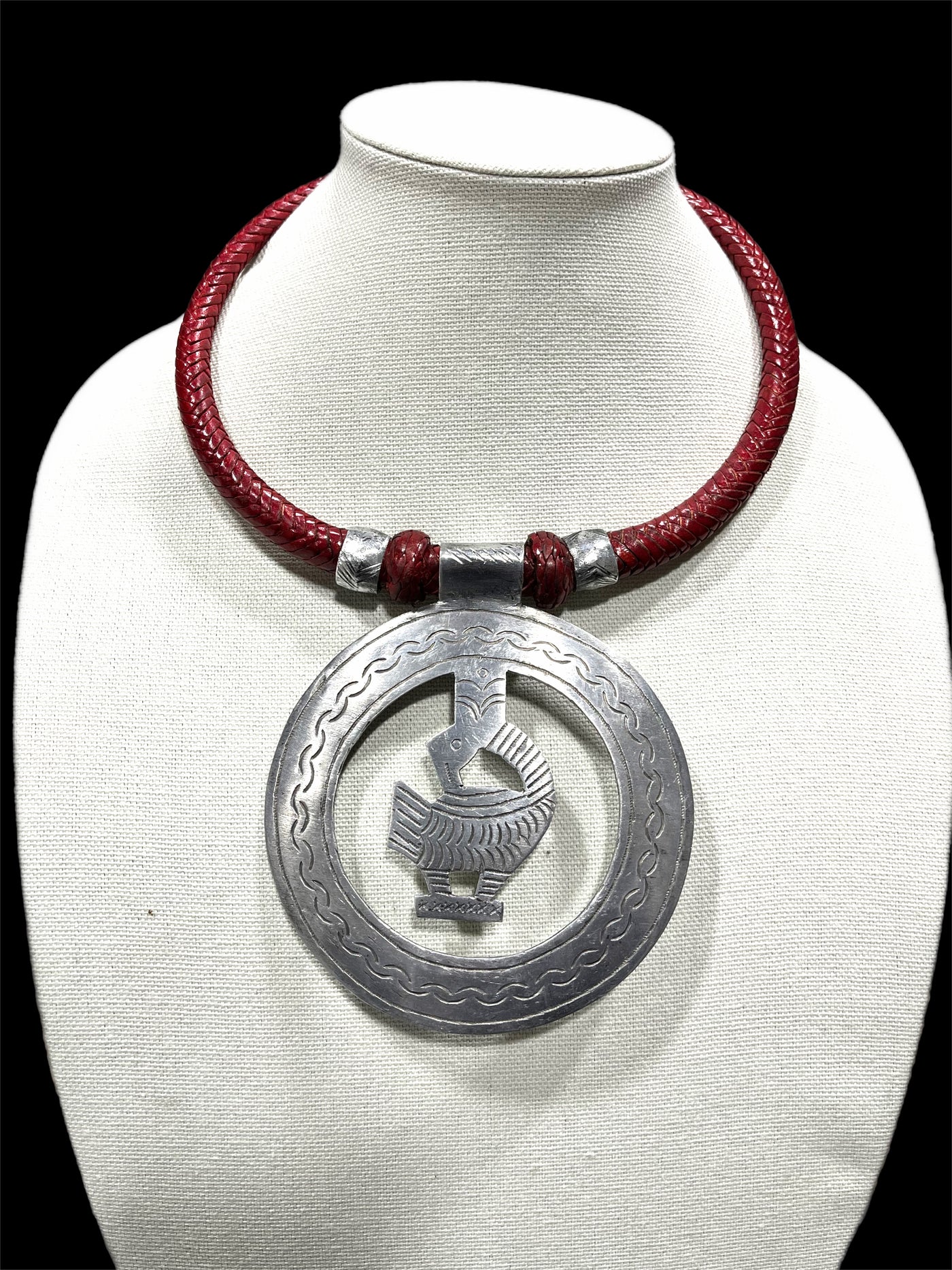 One strand leather large  pendant Necklace