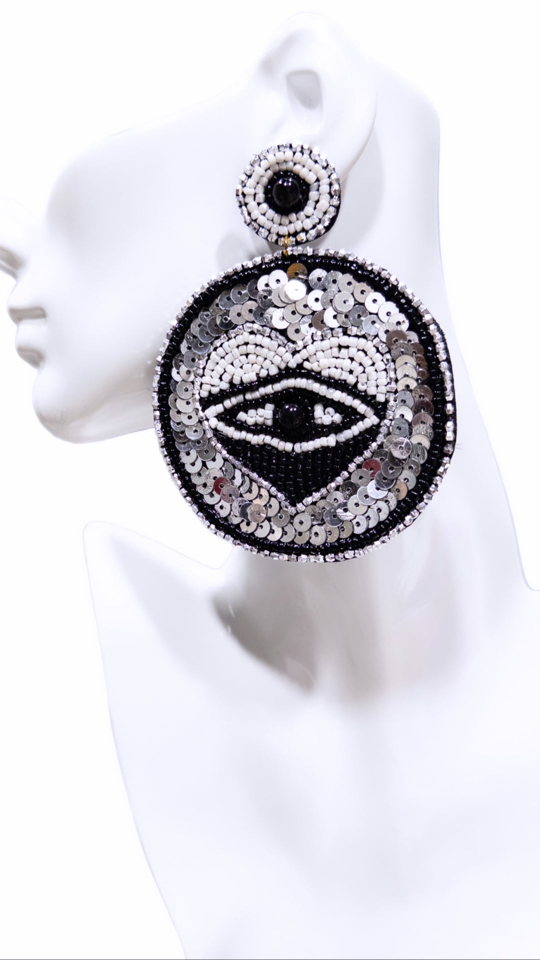 Ya-asili Dream beaded Eye Earring